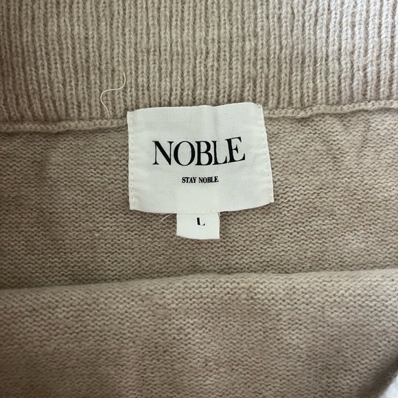 Mini skirt off Noble - Picture 2 of 3